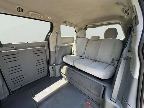 Used 2011 Toyota Sienna LE FWD image 13