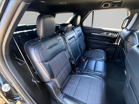 Certified 2025 Ford Explorer ST-Line w/ ST-Line Street Pack image 27
