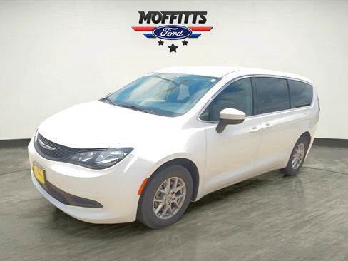 Used 2023 Chrysler Voyager LX FWD image 1