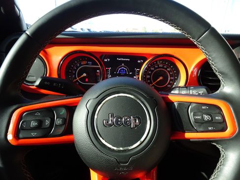 Used 2018 Jeep Wrangler Unlimited Sahara image 20