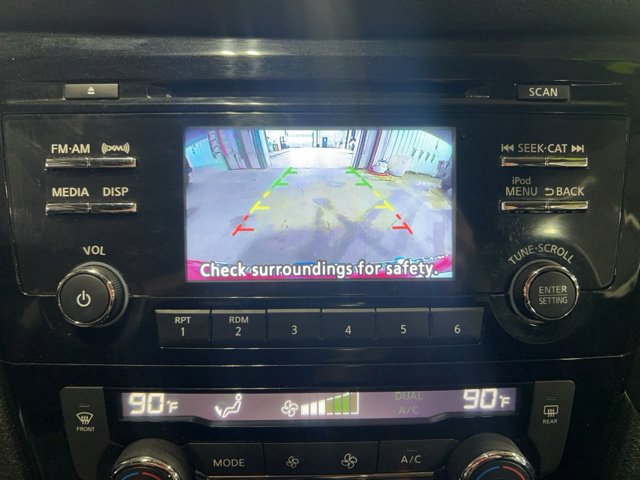 Used 2017 Nissan Rogue SV w/ Midnight Edition Package AWD/4WD image 4