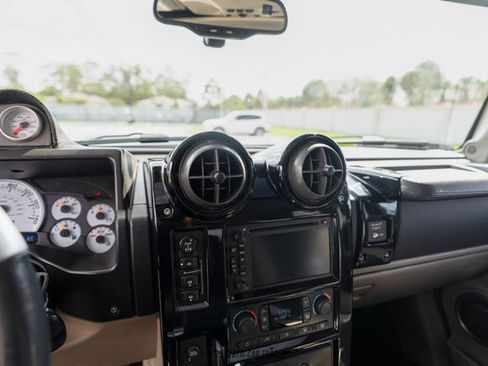 Used 2004 HUMMER H2 w/ Preferred Equipment Group image 32