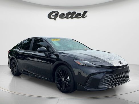 Used 2025 Toyota Camry SE w/ Multimedia Upgrade Package FWD image 3