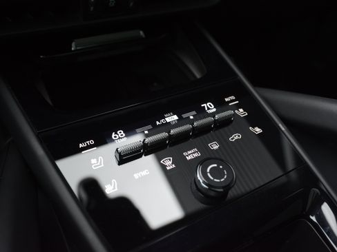 Certified 2025 Porsche Cayenne S AWD/4WD image 24