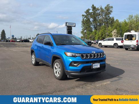 Used 2024 Jeep Compass Latitude AWD/4WD image 1