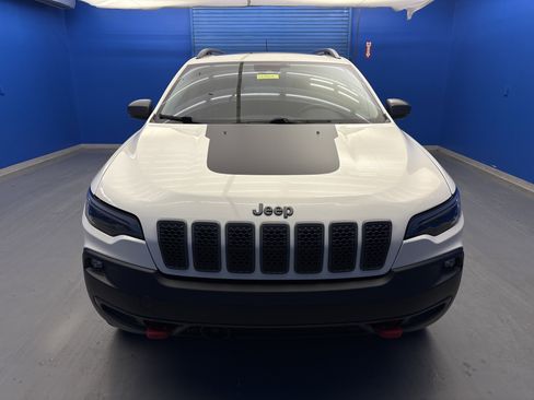 Used 2019 Jeep Cherokee Trailhawk AWD/4WD image 3