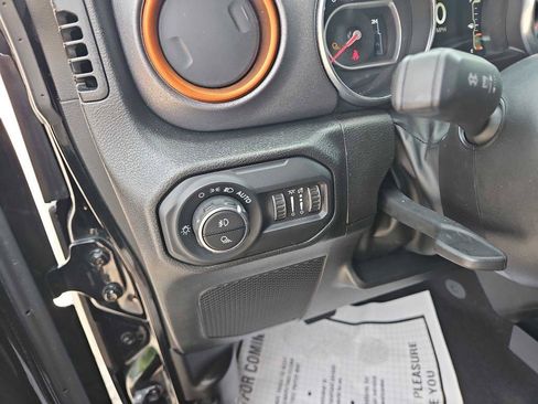 Used 2022 Jeep Gladiator Mojave w/ Cold Weather Group AWD/4WD image 13