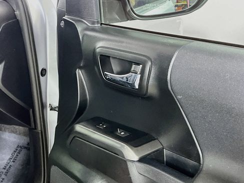 Used 2019 Toyota Tacoma TRD Sport RWD image 32