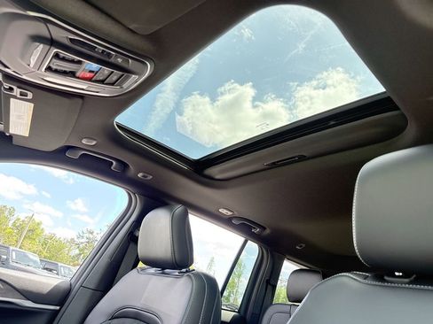 New 2026 Jeep Grand Cherokee Altitude image 17