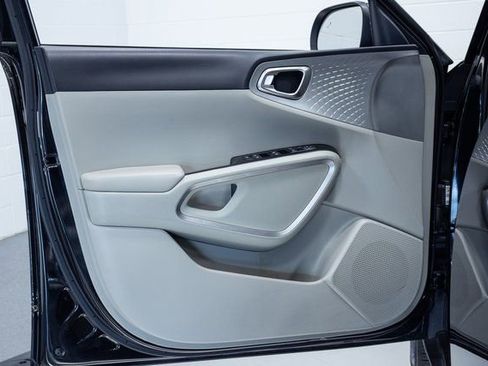 Used 2023 Kia Soul LX w/ LX Technology Package image 10