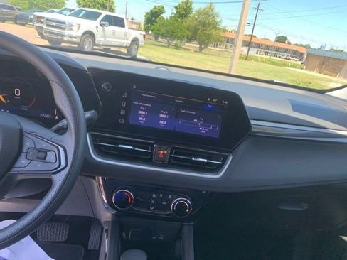 Used 2025 Chevrolet TrailBlazer LT AWD/4WD image 22