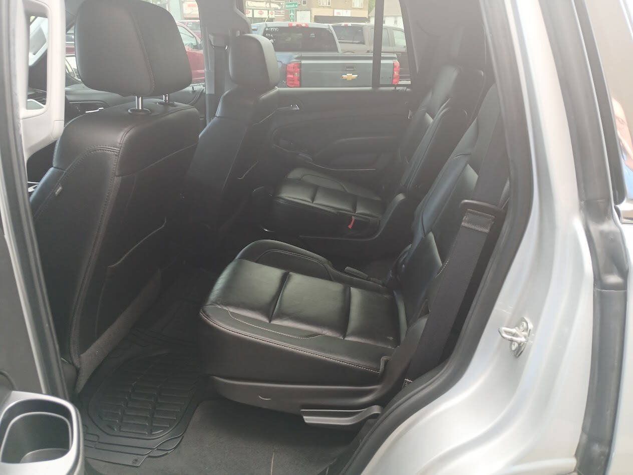 Used 2020 Chevrolet Tahoe LT w/ RST Edition AWD/4WD image 19