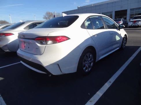 Used 2021 Toyota Corolla LE image 4