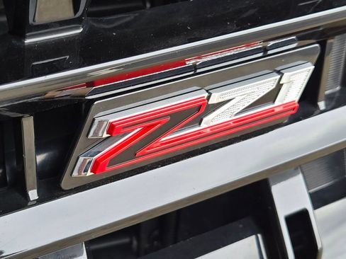 Used 2025 Chevrolet Suburban Z71 AWD/4WD image 7