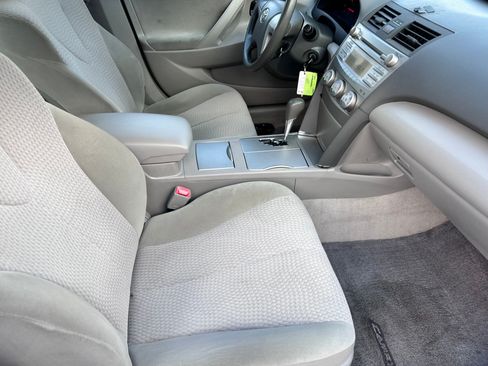 Used 2010 Toyota Camry LE FWD image 9