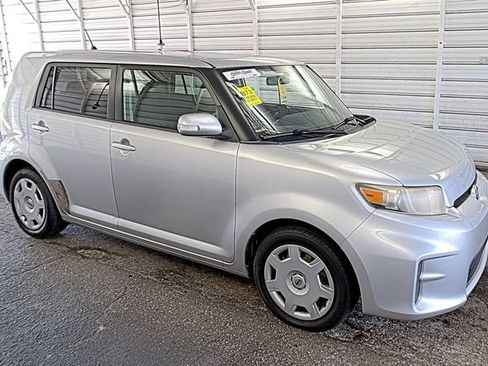 Used 2011 Scion xB FWD image 4