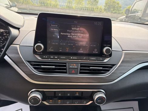 Used 2025 Nissan Altima 2.5 SV FWD image 22