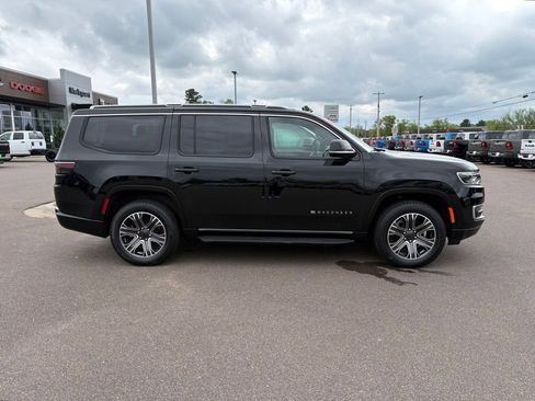 Used 2024 Jeep Wagoneer Series II AWD/4WD image 2