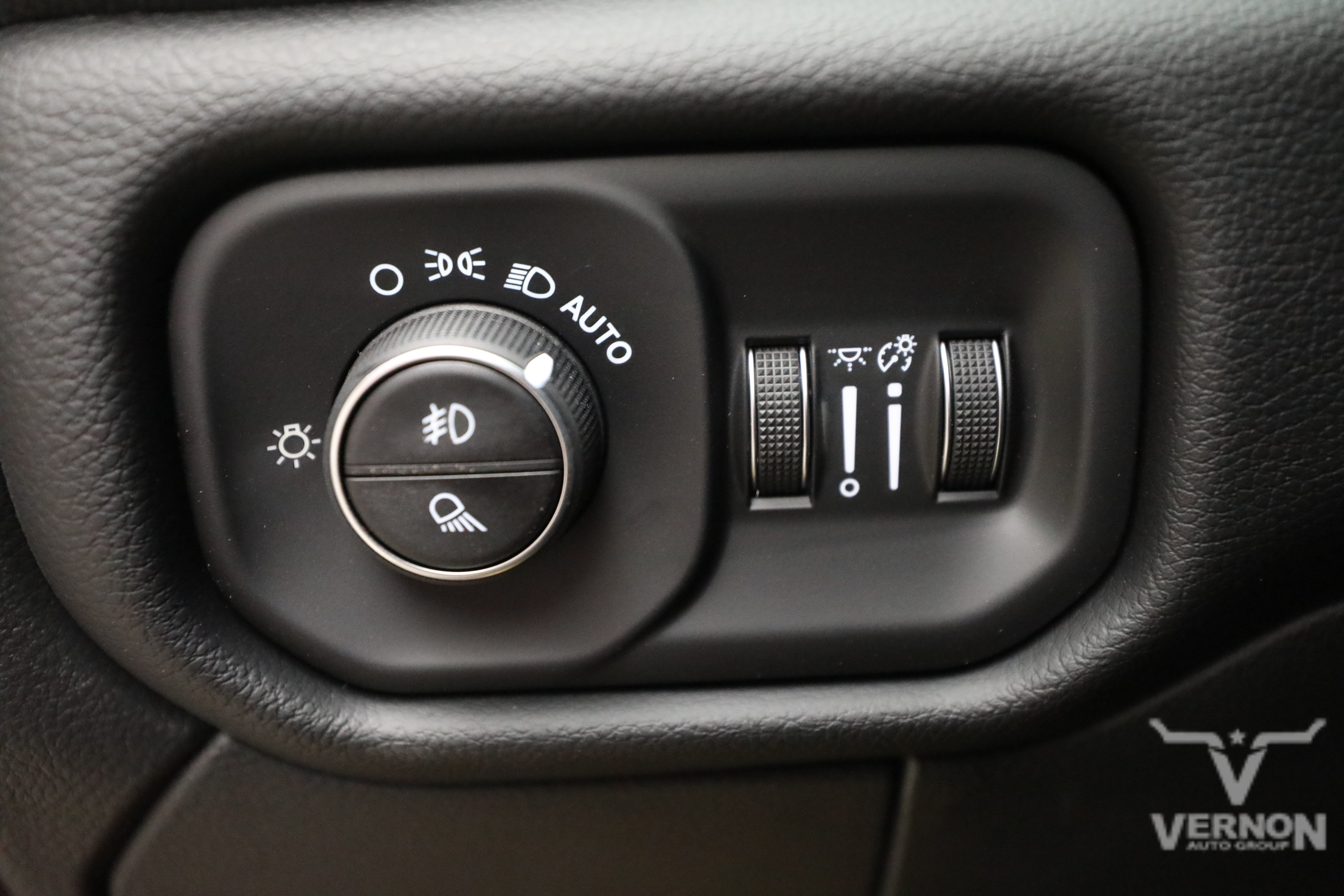 New 2026 RAM 3500 Laramie AWD/4WD image 15