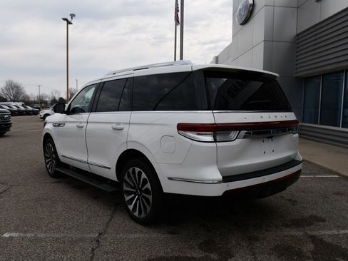 Used 2022 Lincoln Navigator Reserve image 4