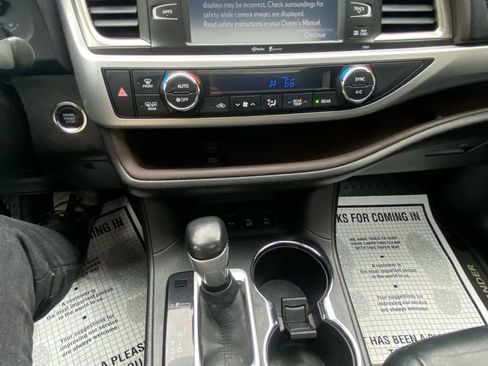 Used 2014 Toyota Highlander XLE image 28