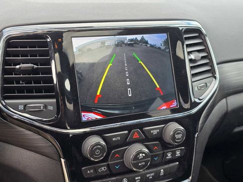 Used 2019 Jeep Grand Cherokee Altitude AWD/4WD image 27