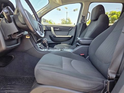 Used 2017 Chevrolet Traverse LT FWD image 19