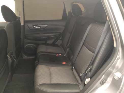 Used 2020 Nissan Rogue SV w/ Premium Package image 18