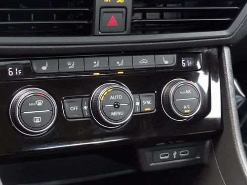 Used 2024 Volkswagen Jetta SE image 27