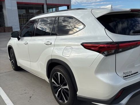 Used 2021 Toyota Highlander XSE image 4