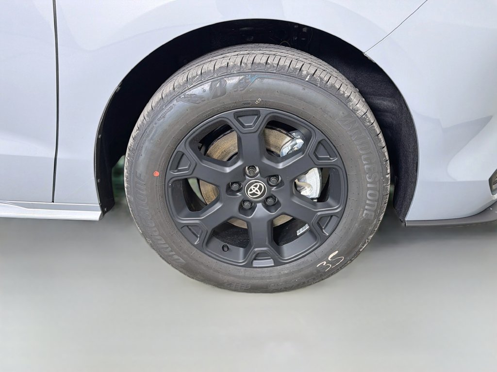 New 2026 Toyota Sienna XLE Woodland Edition AWD/4WD image 29