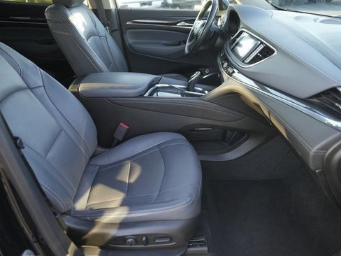 Used 2018 Buick Enclave Premium image 18