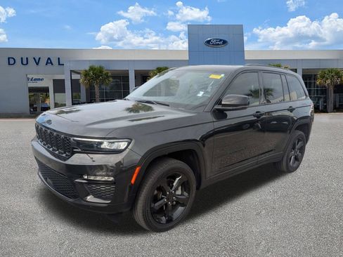 Used 2024 Jeep Grand Cherokee Limited w/ Black Appearance Package AWD/4WD image 8