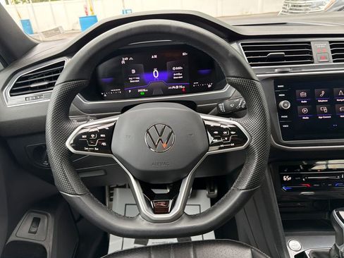 Used 2024 Volkswagen Tiguan SE R-Line w/ MDO Package, Two-Row AWD/4WD image 18