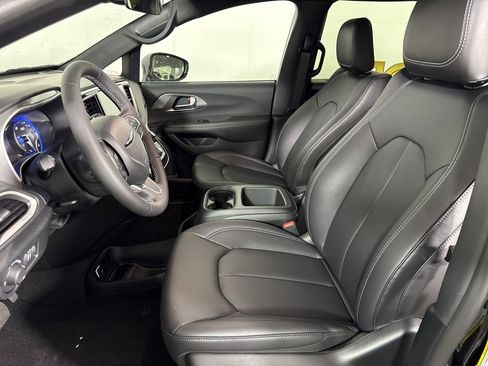 New 2026 Chrysler Voyager LX image 12