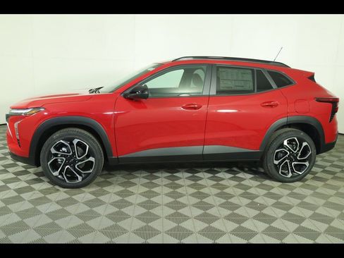 New 2026 Chevrolet Trax RS w/ Sunroof Package image 2