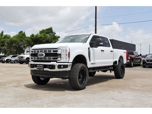 Used 2025 Ford F250 XLT w/ FX4 Off-Road Package AWD/4WD image 2
