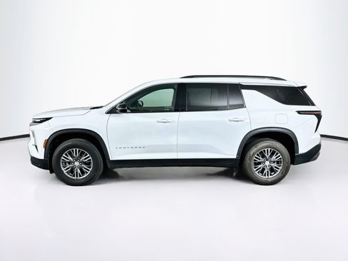 Used 2025 Chevrolet Traverse LT FWD image 4