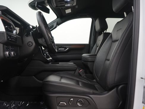 Used 2025 GMC Yukon Denali AWD/4WD image 23