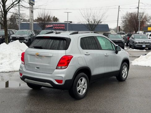 Used 2022 Chevrolet Trax LT w/ LT Convenience Package image 5