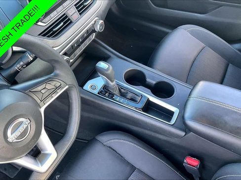 Used 2025 Nissan Altima 2.5 SV FWD image 17