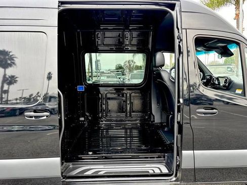 Used 2024 Mercedes-Benz Sprinter 3500 image 28