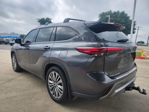Used 2022 Toyota Highlander Platinum AWD/4WD image 5