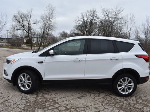 Used 2019 Ford Escape SE image 3