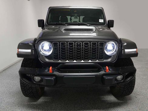 Used 2025 Jeep Gladiator Mojave AWD/4WD image 2