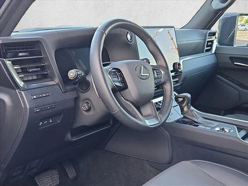 Used 2025 Lexus GX 550 w/ Accessory Package (Z1) AWD/4WD image 10
