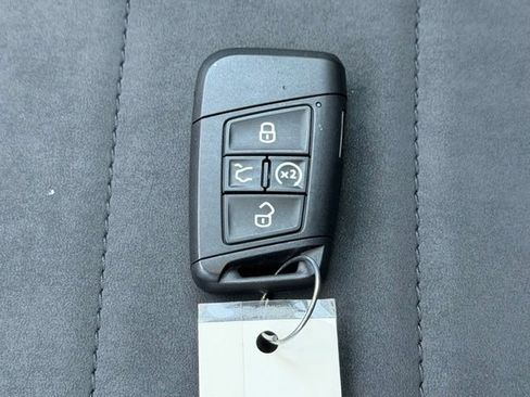 Certified 2024 Volkswagen Taos SE w/ Panoramic Sunroof Package AWD/4WD image 29