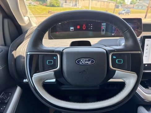 Certified 2025 Ford Expedition Platinum w/ Platinum Ultimate Package AWD/4WD image 21