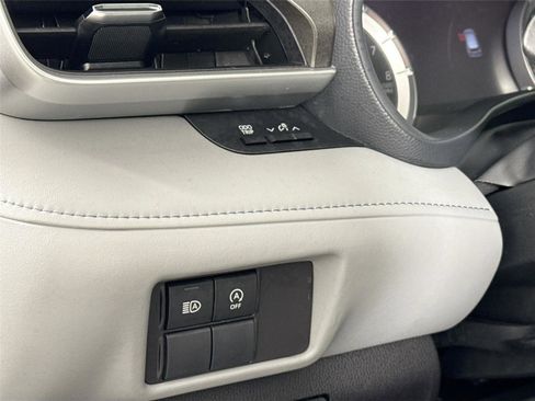 Certified 2023 Toyota Highlander L image 14