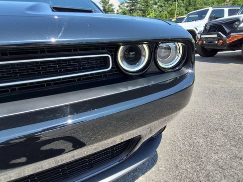 Used 2019 Dodge Challenger SXT RWD image 10